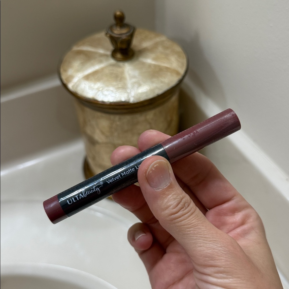 Ulta beauty velvet matte lip crayon